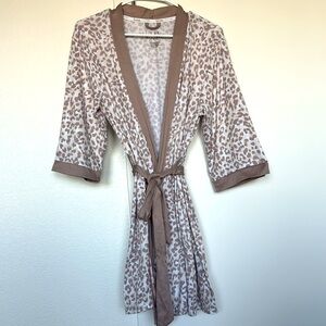 Nicole Miller, New York mid sleeved Camel Robe Size Small.